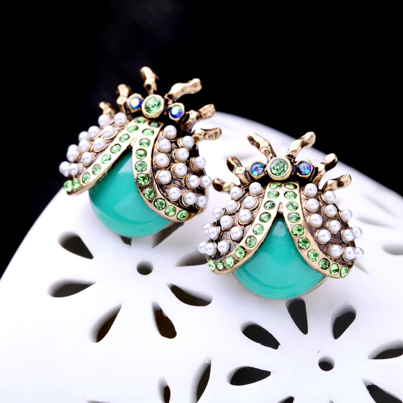 Женские серьги-гвоздики в виде божьей коровки с кристаллами золотого цвета |