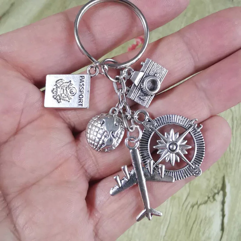 

Fashion Friends Travelers Keychain Women Men Gift Aircraft Passport Key Chain Car Pendant Key Ring Charms llavero Jewelry NEW