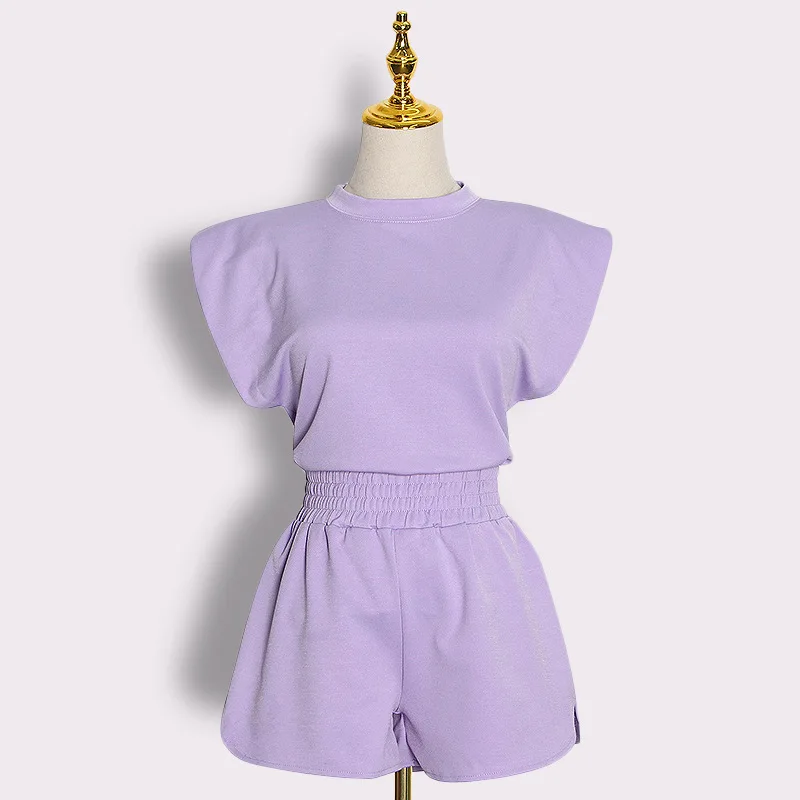 

Летний женский костюм из двух предметов