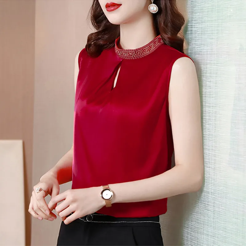 Женская однотонная блузка без рукавов с воротником-стойкой | одежда