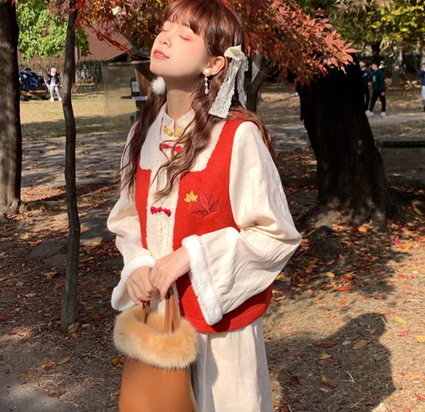 Жилет с вышивкой в виде кленового листа старинном стиле пряжкой куртка для