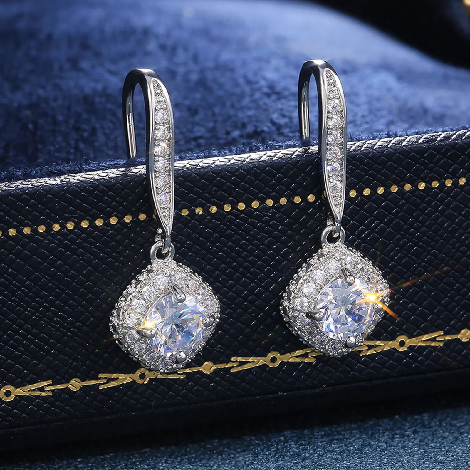 Магнитные серьги-гвоздики для похудения расслабления тела массажа украшения