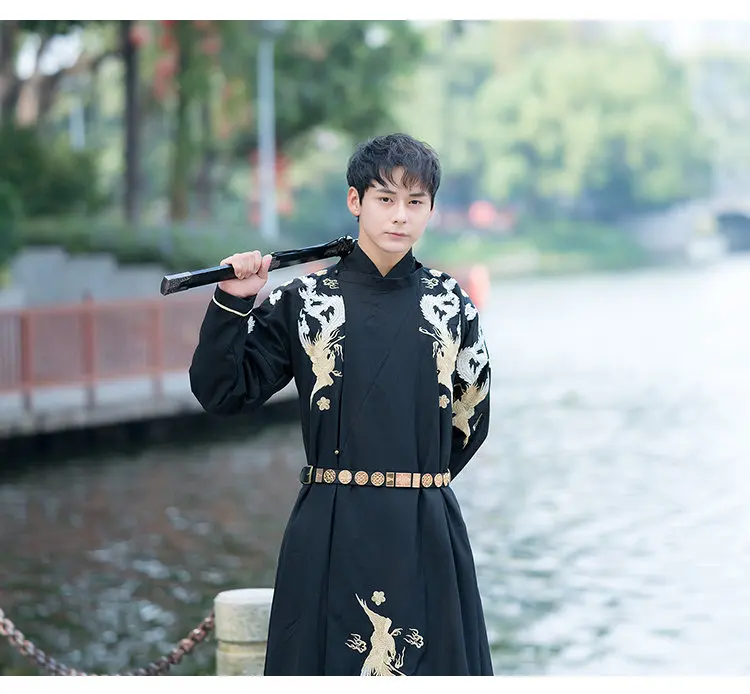 Королевская гвардия династии Мин классическая вышивка с круглым вырезом мужской