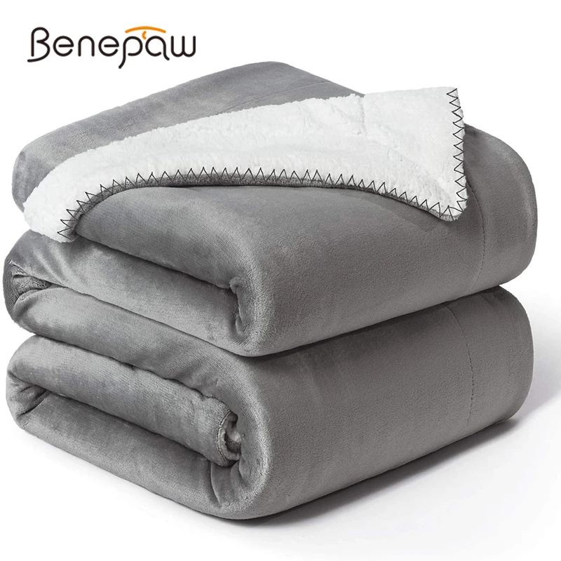 Best Benepaw aconchegante reversível cão cobertor para pequeno médio grande cão outono inverno lavável velo flanela à prova dwaterproof água pet cama esteira cobrir
