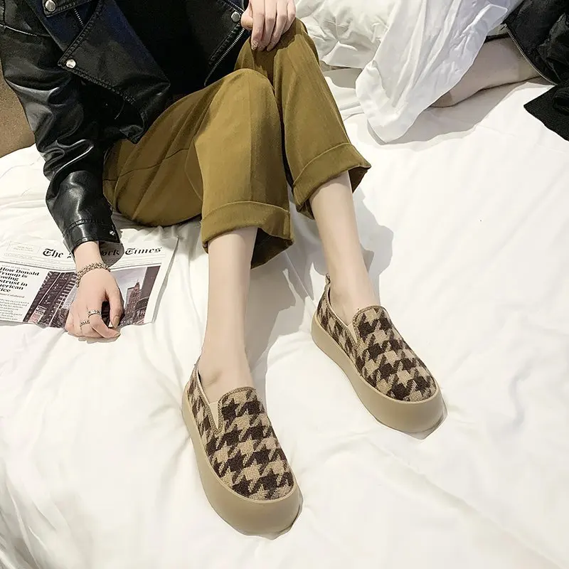 

Women Casual Shoes Fashion Breathable Walking ladies flat slip on outdoor shoes fashion flat shoes 2021 New women flat shoes