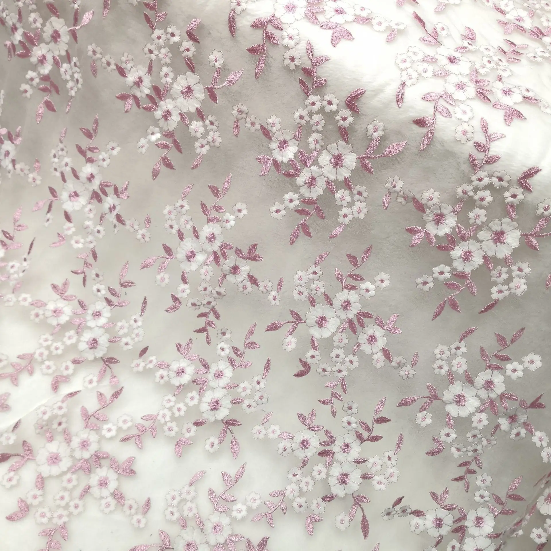 Розовая красная зеленая синяя и бежевая мягкая двухцветная кружевная ткань с