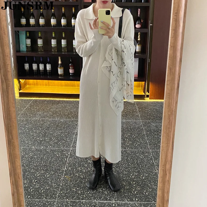 

Женское трикотажное платье-свитер с длинным рукавом, средней длины