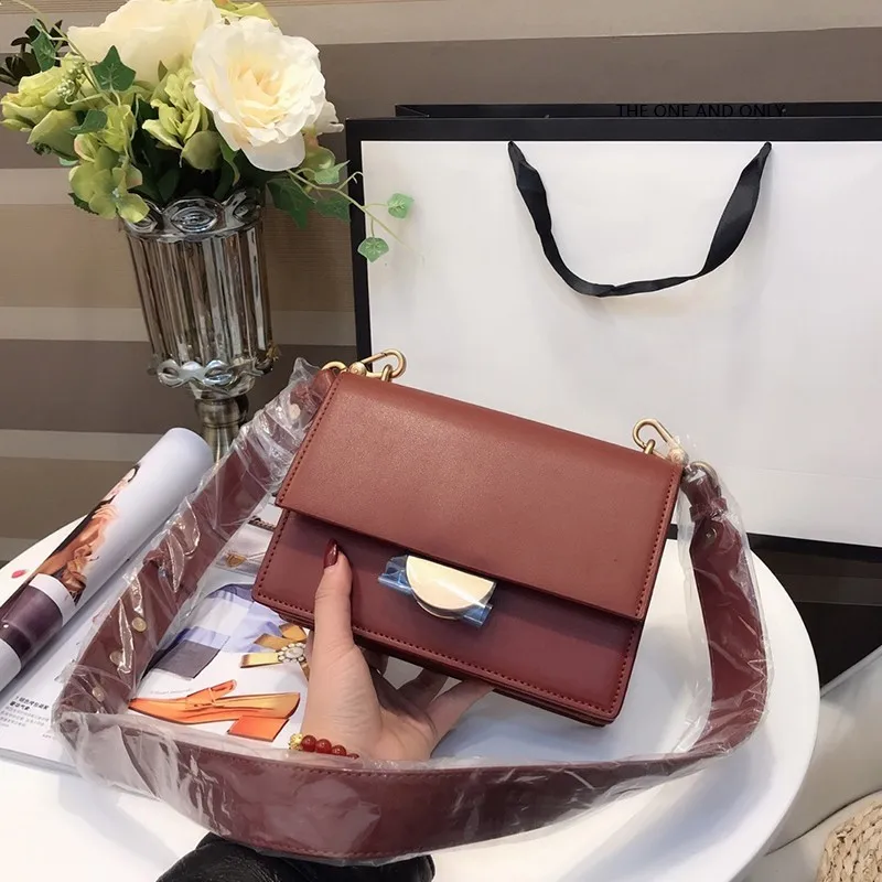 

Classic Women Pu Leather Flap Bag Rivets Wide Belt Shoulder Bag Designer Office Ladies Metal Hasp Crossbody Messenger Bag Black