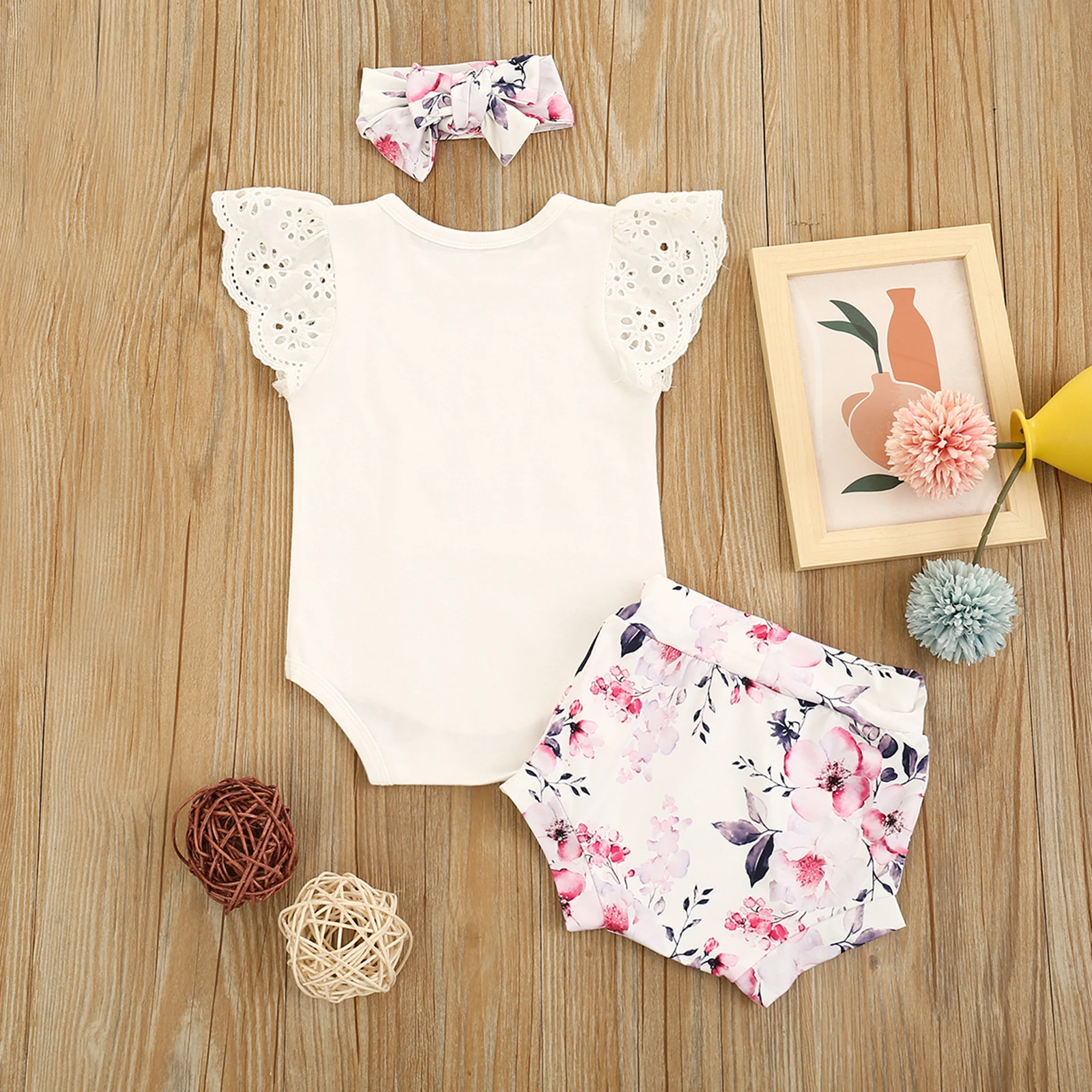 

2021 New Summer 0-24M Toddler Baby Girl 3Pcs Set Delicate Floral Print Shorts+Lace Flared Short Sleeve Bodysuit+Headband Infant