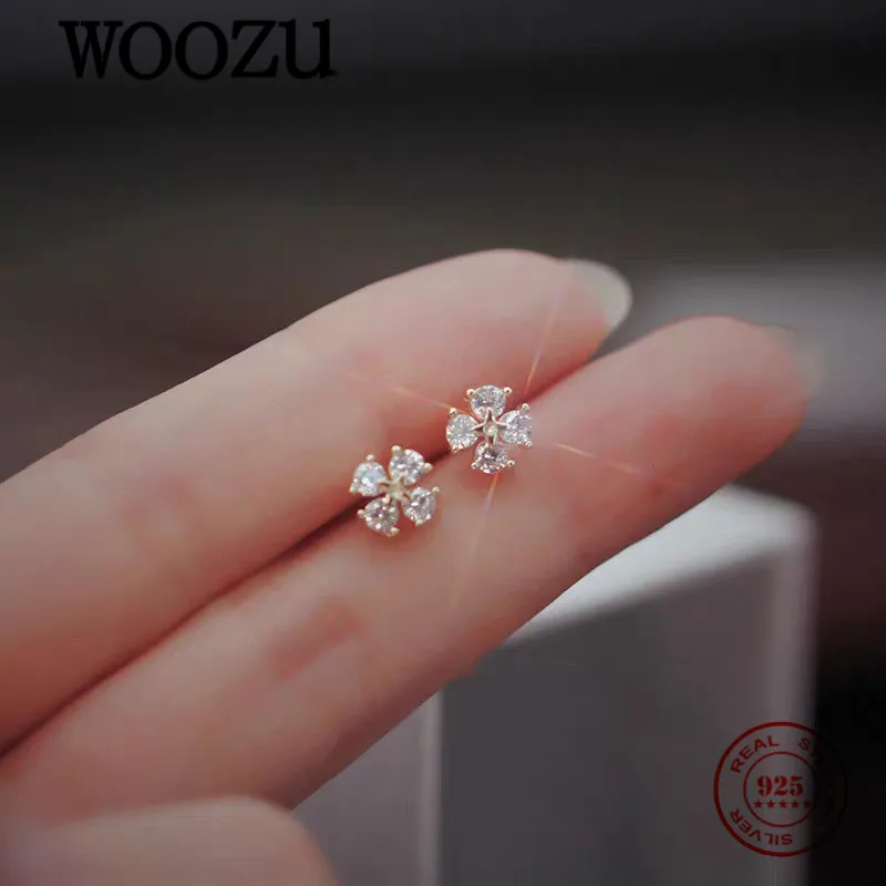 

Серьги-гвоздики женские из серебра 925 пробы, с фианитом