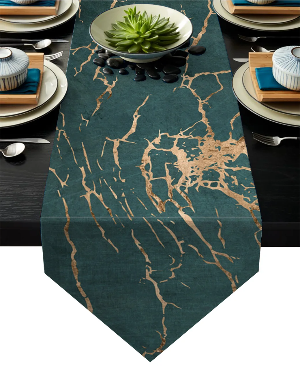 Зеленая золотистая металлическая настольная дорожка с мраморными линиями и