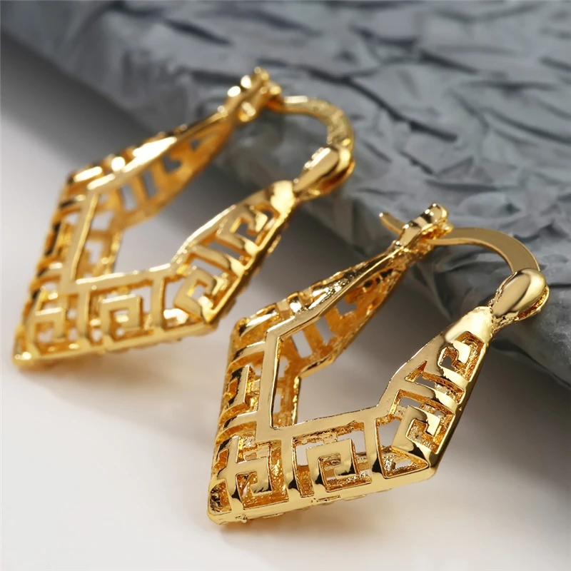 

Classic Yellow Gold Color Metal Hoop Earrings For Women Exaggerated Luxury Hollow Large Hoop Earring Statement Jewelry L4E569