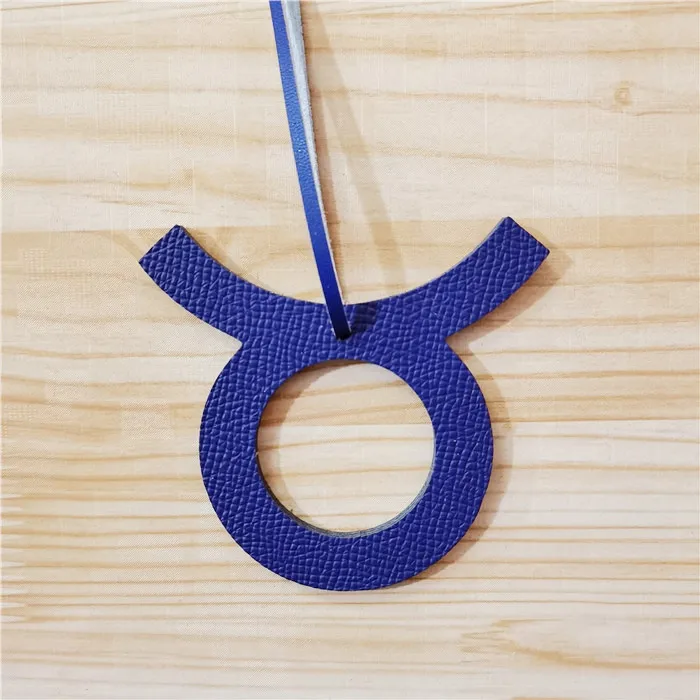 Брелок для ключей из натуральной кожи с изображением Зодиака | Украшения и