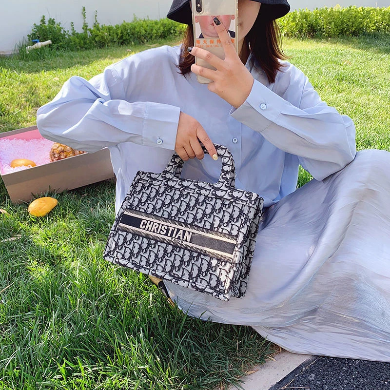 

2021 Spring and Summer New Hot-Selling Style D-Shaped Shopping Bag Wild Fashion Large-Capacity Shoulder Bag Female Student Ins