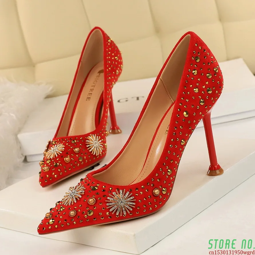 

Women shoes 2019 high heels Golden pearl crystal Rhinestone pointed toe Suede sexy pumps fashion kitten heel ladies shoes