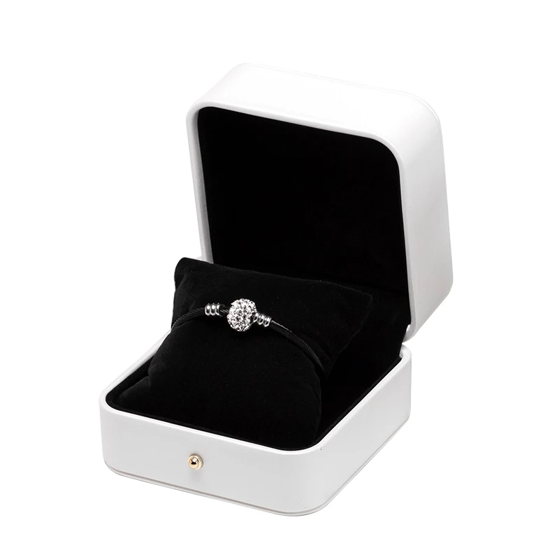 

Recommended White Pu Leather Flat Square Golden Lock Jewelry Ring Pendant Bracelet Display Box For Female Valentine's Day Gifts