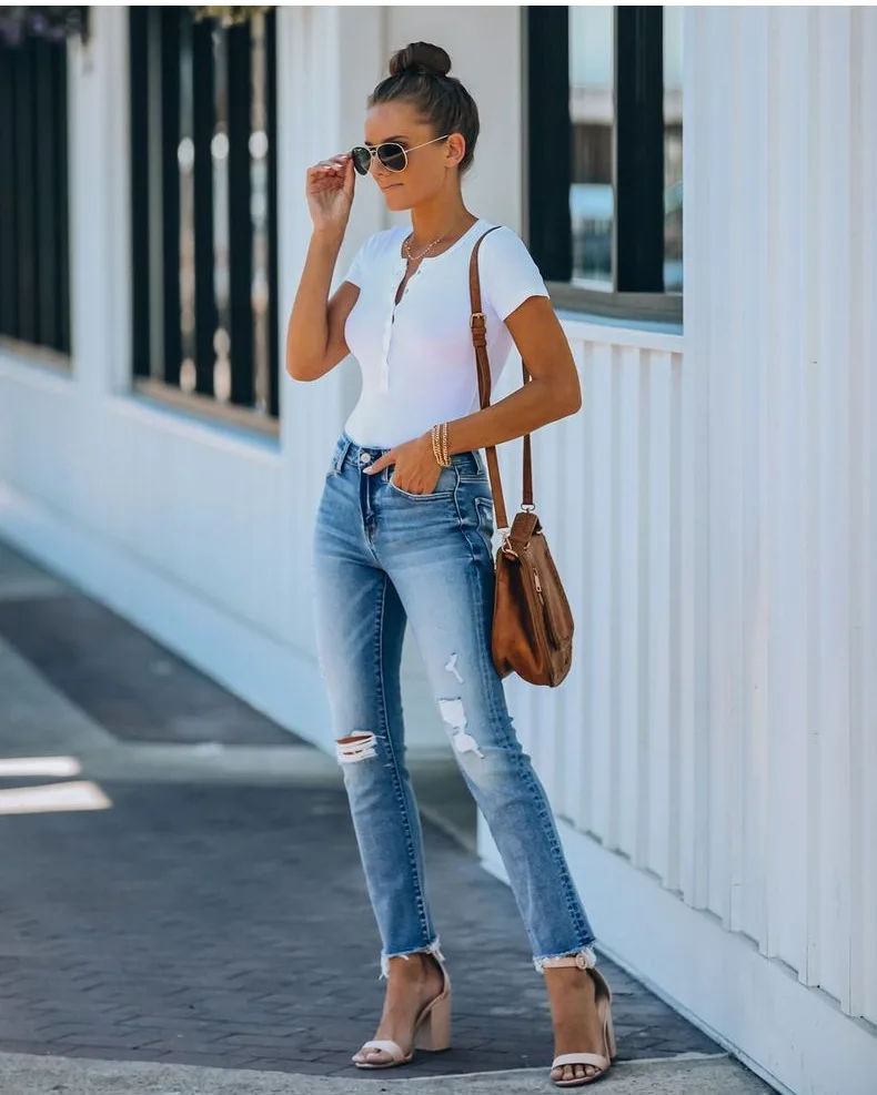 

2021 European and American new style personality raw edge straight hole jeans women