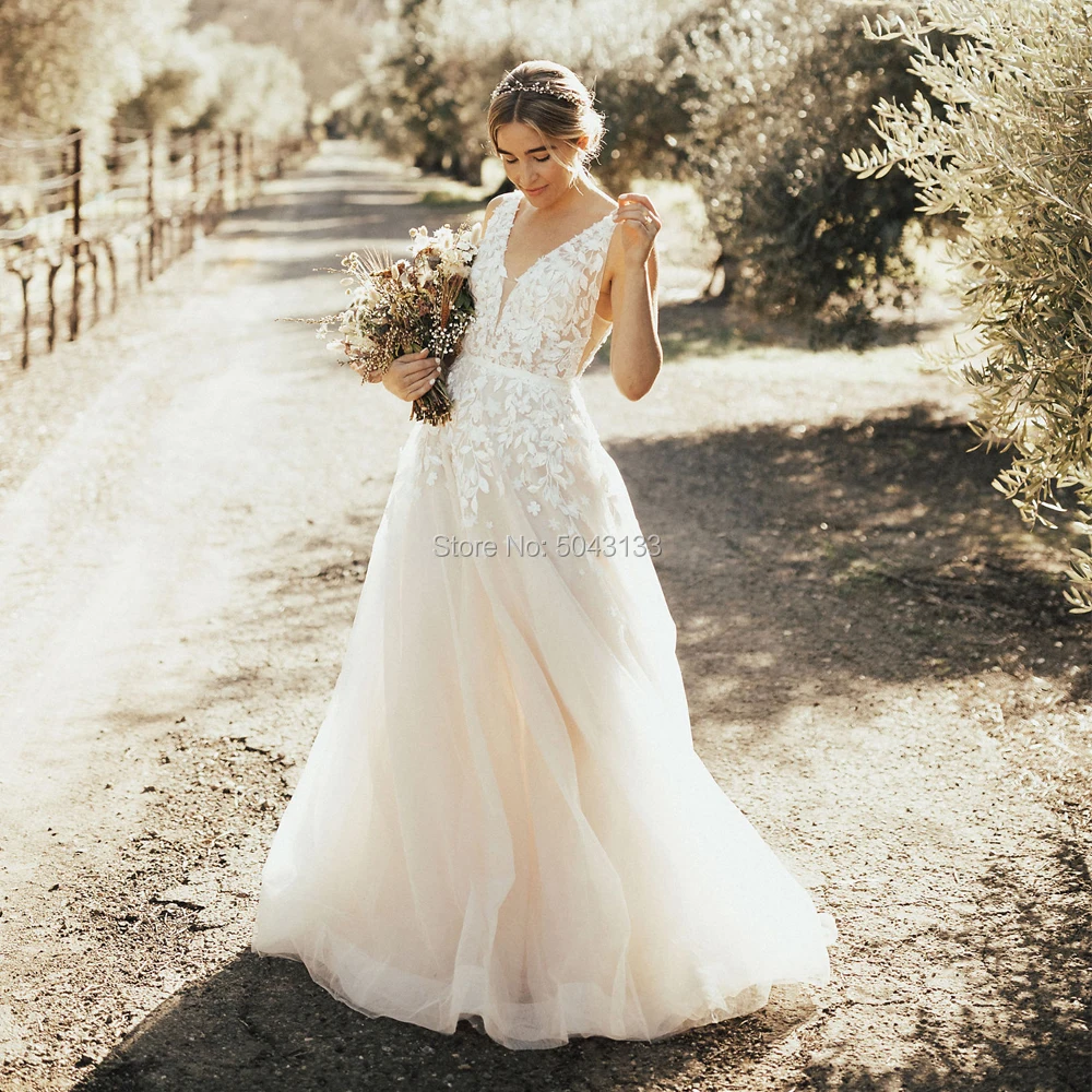 

Vintage Lace Appliques V Neck Backless Floor Length Wedding Dresses 2021 Sleeveless Backless Ivory Bride Gowns with Long Sashes