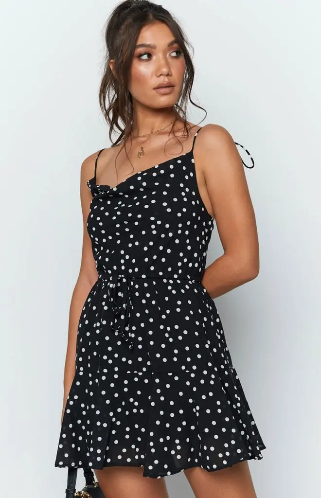 Летнее женское платье сексуальное свободное без бретелек с вырезом лодочкой и