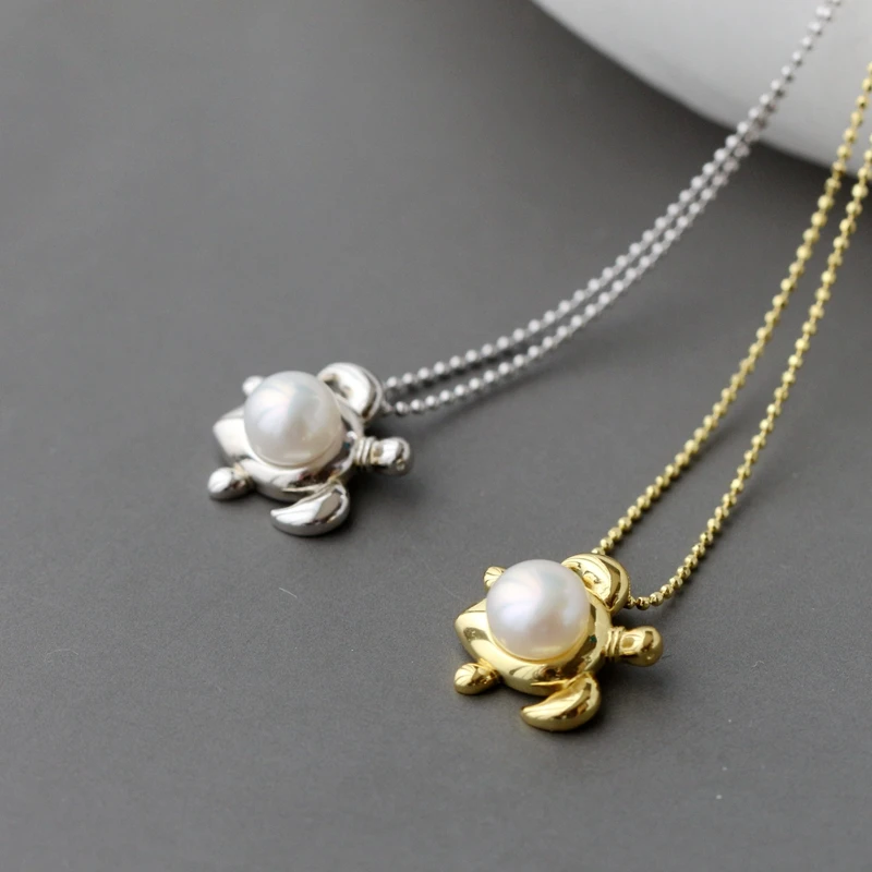 

Authentic 925 Sterling Silver Little Turtle 18K Gold Plated Pendant Inlaid Natural Freshwater Pearl Pendant Trendy Style Jewelry