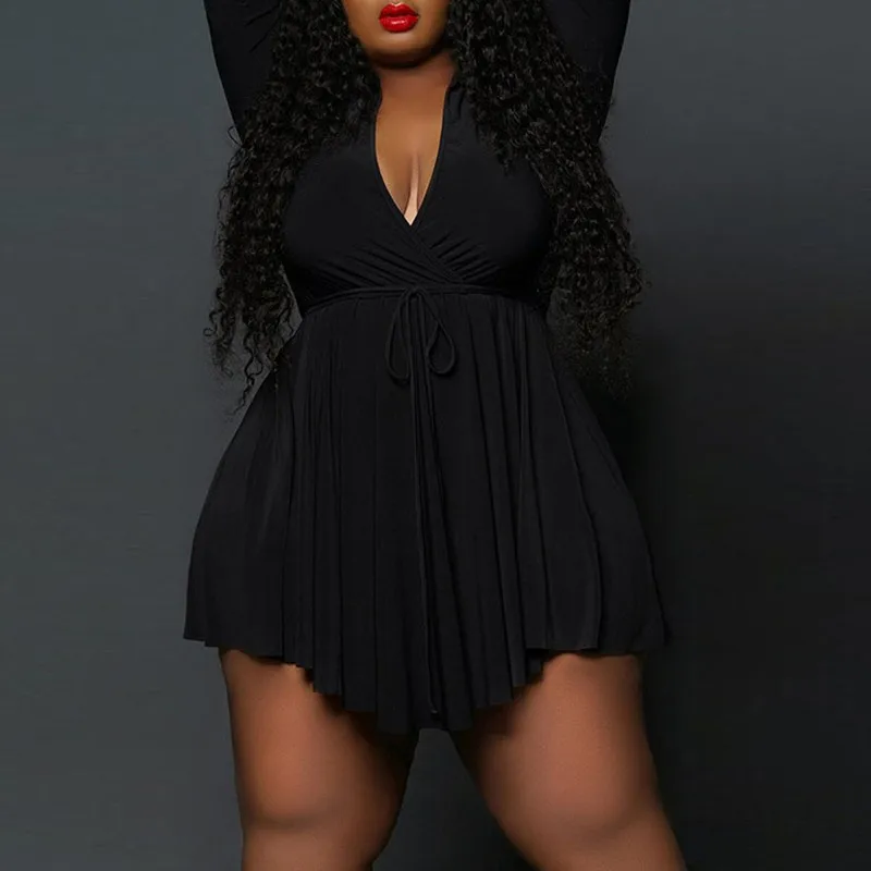 Женское платье с длинным рукавом и глубоким V-образным вырезом |