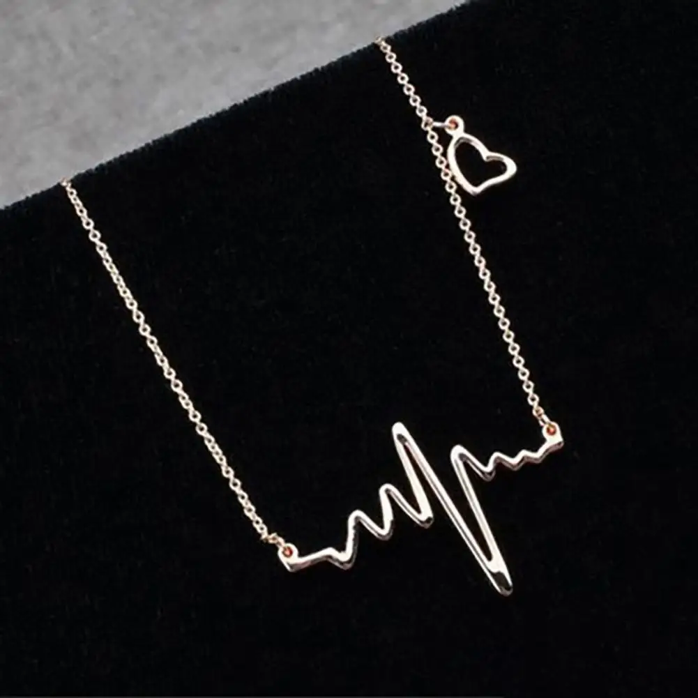 

Necklace Exquisite Clasp Closure Women Alloy Heart Jump Pendant Chain for Wedding