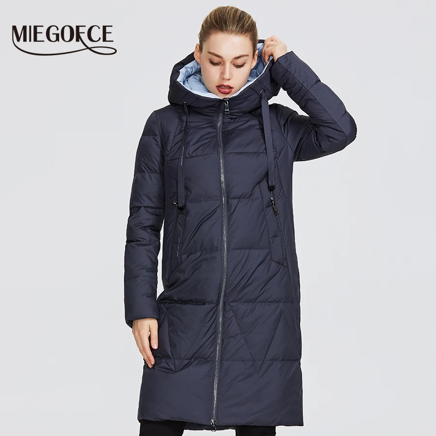 MIEGOFCE Новая зимняя женская коллекция курток средней длины теплое пальто с капюшоном европейский и американский стиль на открытом воздухе придает тепло и придает элегантность