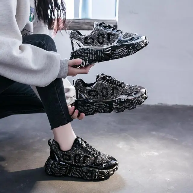 Женские кроссовки на платформе красные черные или белые прогулочные туфли