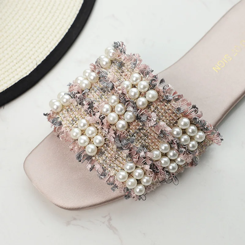 Женские шлепанцы на плоской подошве Украшенные бусинами в ломаную лапку с