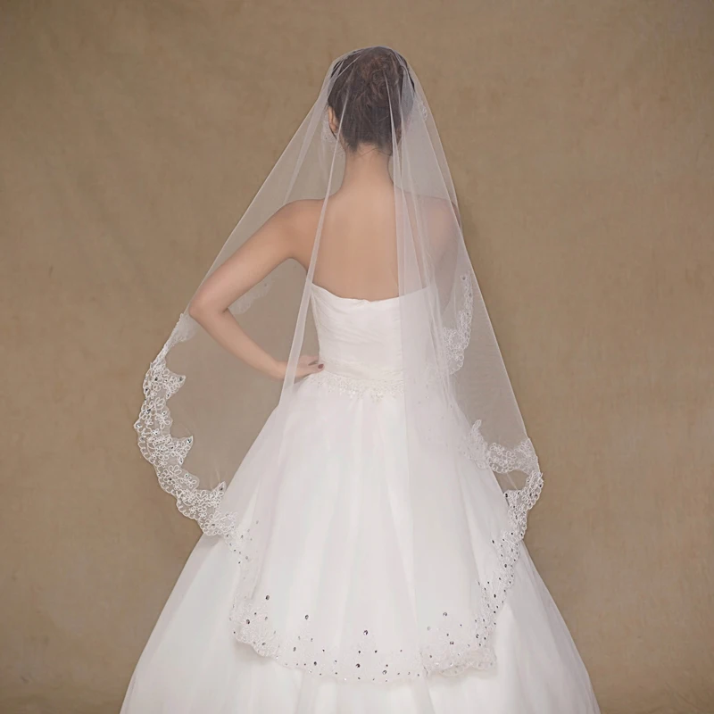 Вуаль свадебная фата цвета слоновой кости с кружевной каймой однослойная