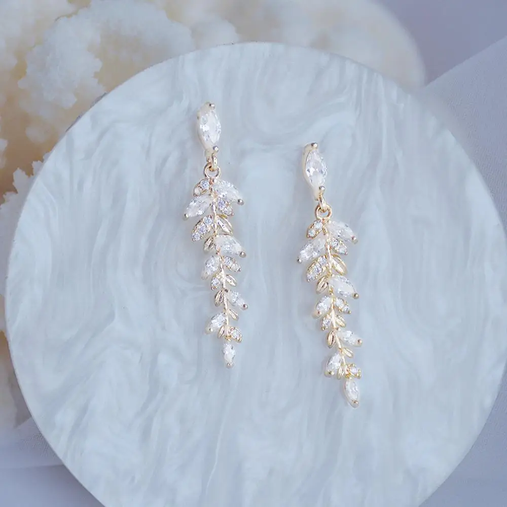 

Gold-plated leaf tassel pendant earrings shiny zircon birthday gift for girlfriend romantic metal earrings women wedding jewelry