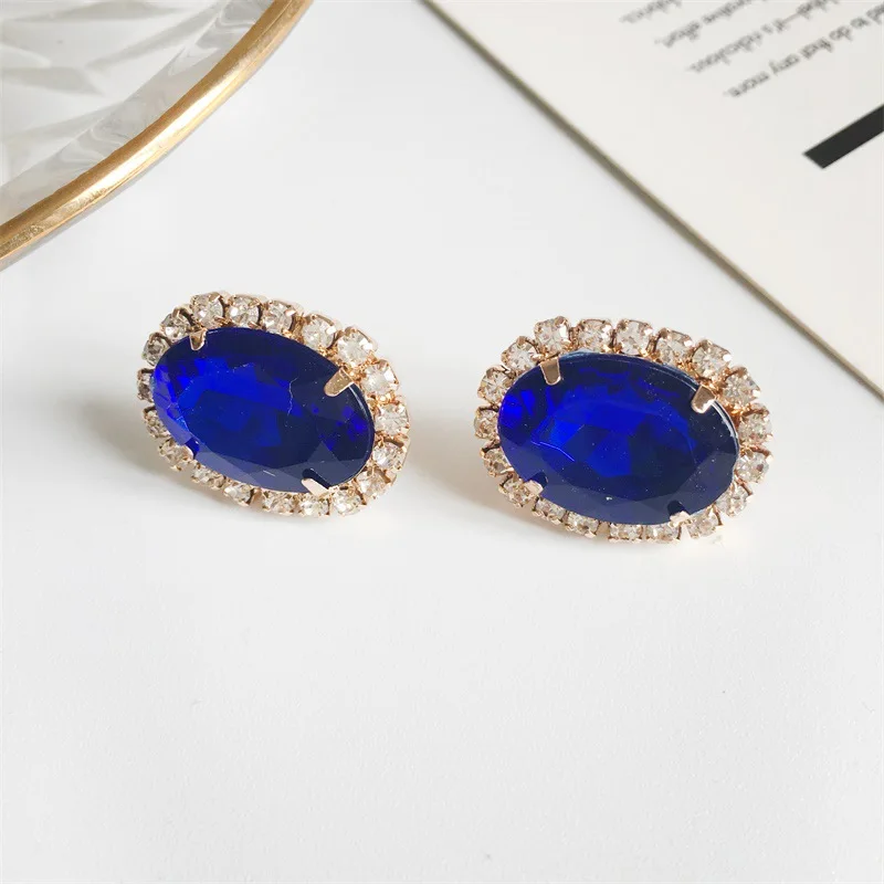 Женские серьги гвоздики с фианитами золотого цвета крупными зелеными и синими