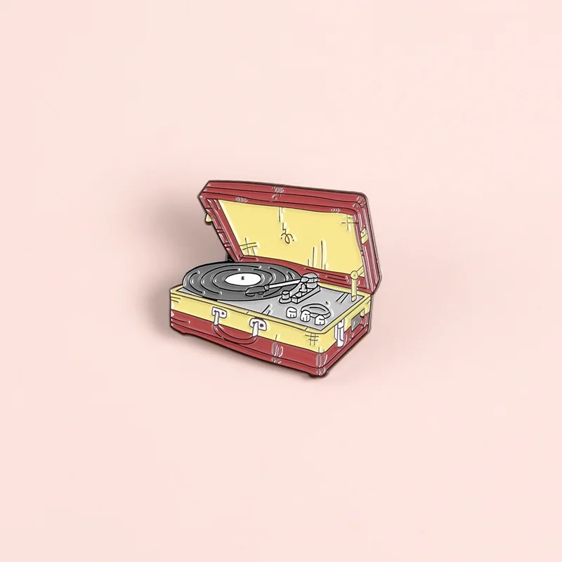 Vinyl Record CD Music Gramophone Brooch Backpack Enamel Pins Shirt Broche for Men Women Badge Pines Brooches Jewelry Accessories