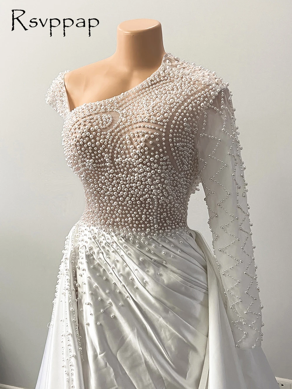 

Luxury Bridal Wedding Gowns Sheath Off The Shoulder Single Long Sleeve African Women Ivory Satin Wedding Dress 2020 Long Train