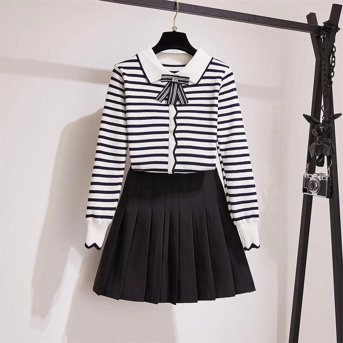 Женский трикотажный костюм поло с бантом и высокой талией| |