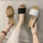2021 модные темпераментные очаровательные пляжные сандалии в оплетке с открытым носком на плоской подошве для отпуска, повседневные шлепанцы, женская обувь