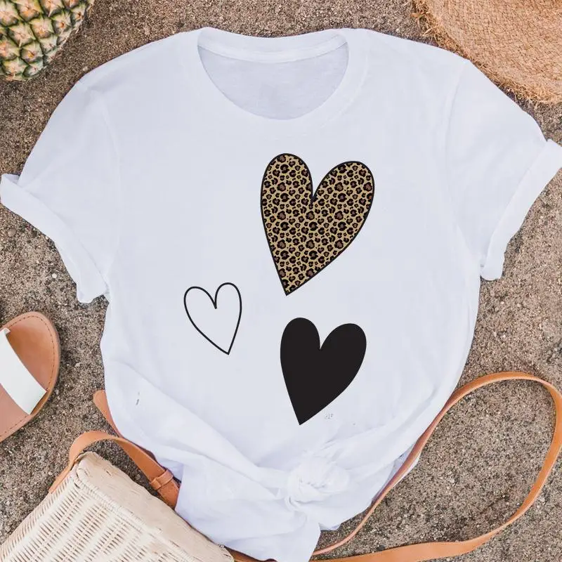 

Футболка женская с леопардовым принтом, модная Повседневная рубашка с коротким рукавом, с рисунком сердец, одежда на День святого Валентина