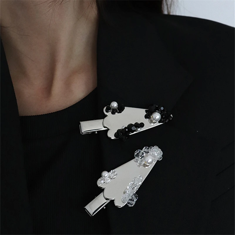 

AOMU Sweet Silver Color Black Metal Crystal Flower Triangle Duckbill Clip Irregular Geometric Smooth Hairpin for Women Accessory