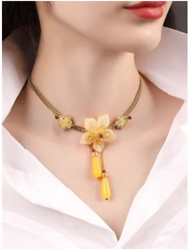 

Античное желтое ожерелье в этническом стиле, цепочка до ключиц, орнамент, подвеска