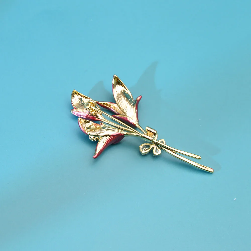 

CINDY XIANG Fashion Lily Flower Brooches For Women Legant Enamel Pin Brooch Cubic Zirconia Butterfly Copper Jewelry Autumn Style