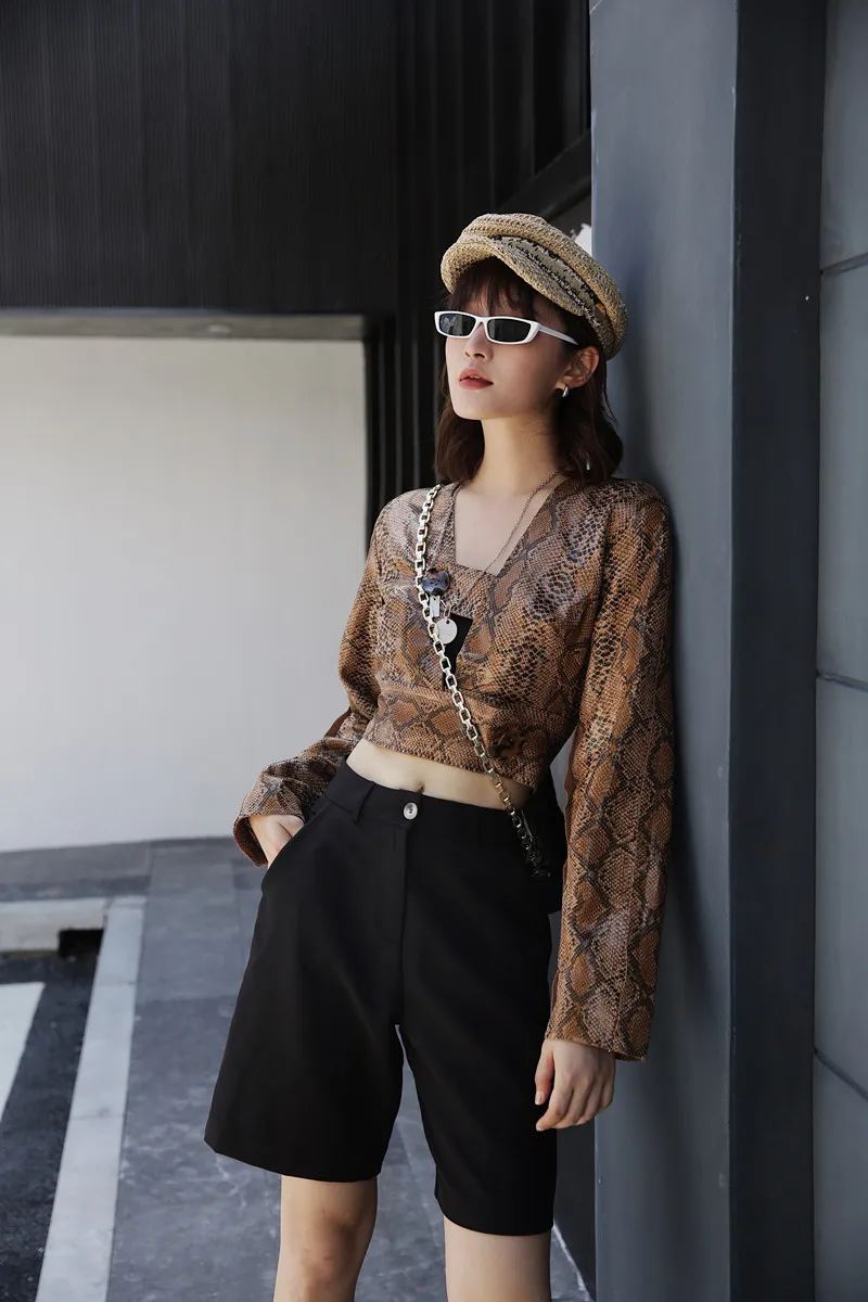 CHEERART укороченная куртка с принтом змеиной кожи женская кожаная V-образным