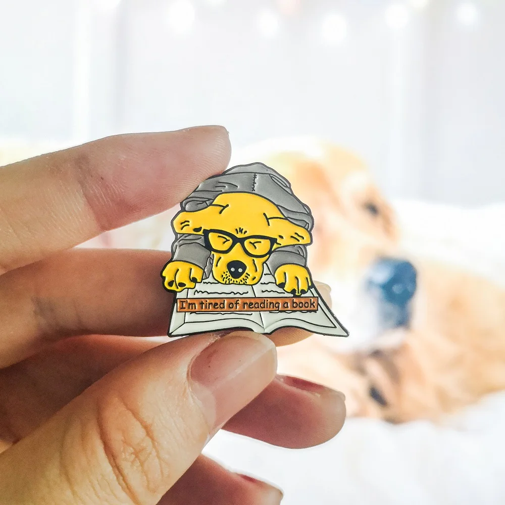 Я устала от чтения книги эмаль булавки мультфильм собака Броши животные