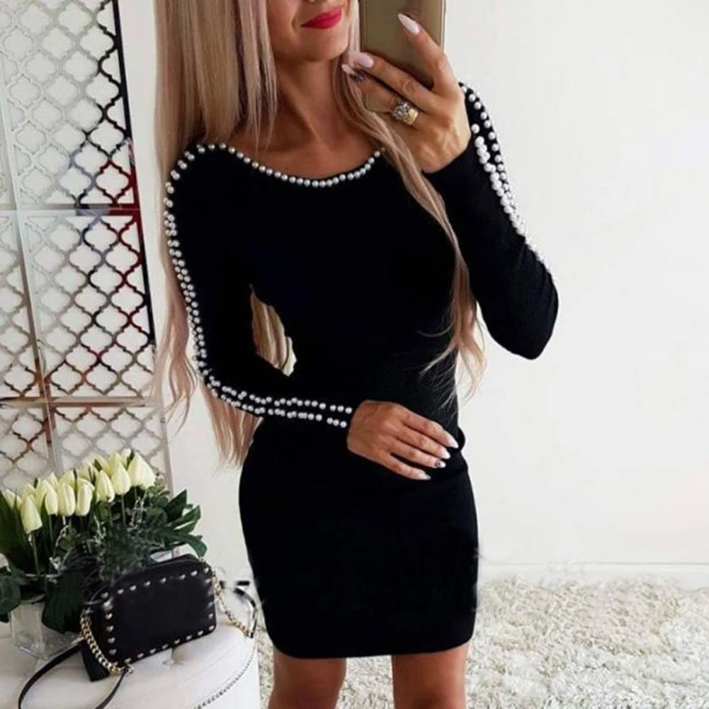 Женское облегающее платье-мини с длинным рукавом круглым вырезом и декоративным
