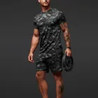 Комплект одежды для мужчин из 2 предметов, лето 2021, мужские топы с камуфляжным принтом и круглым вырезом и шорты с кулиской, наряд, модные спортивные повседневные Костюмы