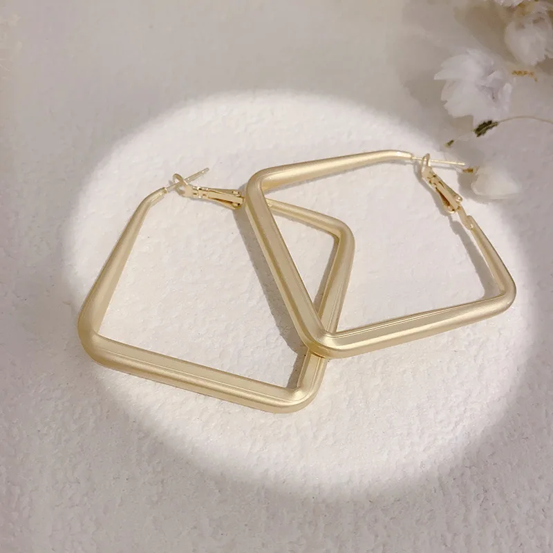 Серьги-кольца большие металлические в европейском и американском стиле