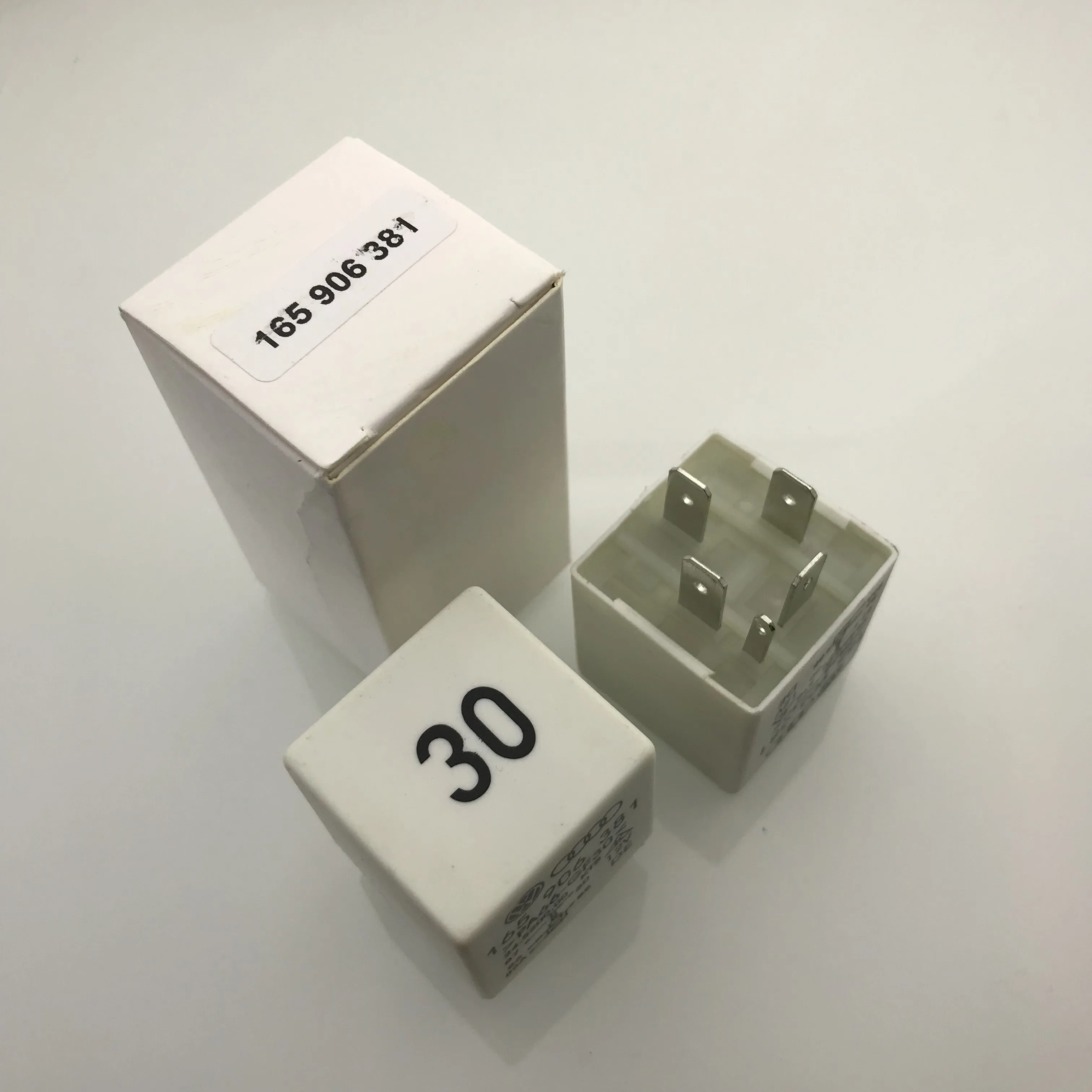 

1pcs For Volkswagen Passat B5 Bora Audi A6 Engine CPU No. 30 Relay 165 906 381Automotive Relays