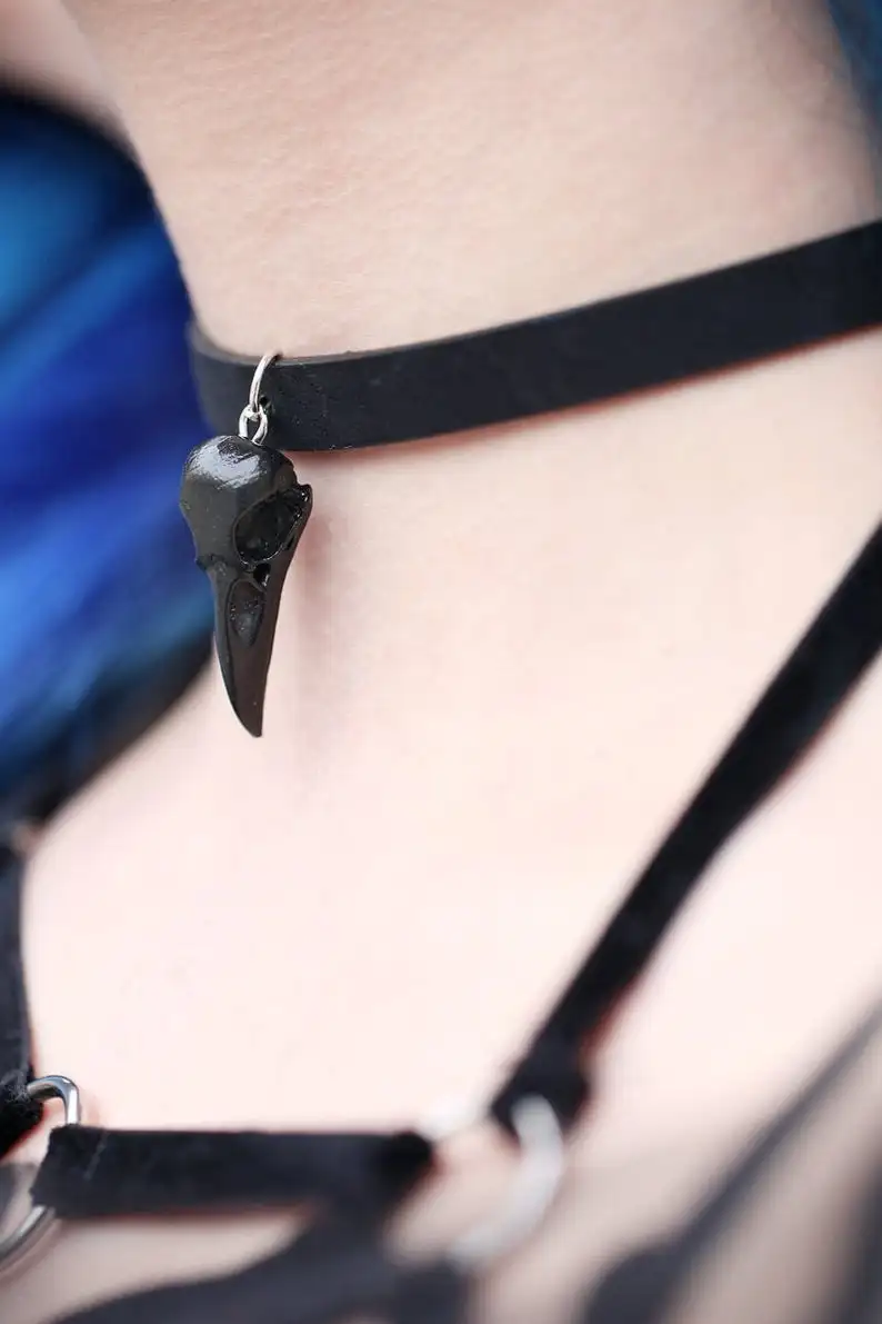 Черное кожаное ожерелье с вороном черепом смолой вороной стимпанк Готическая