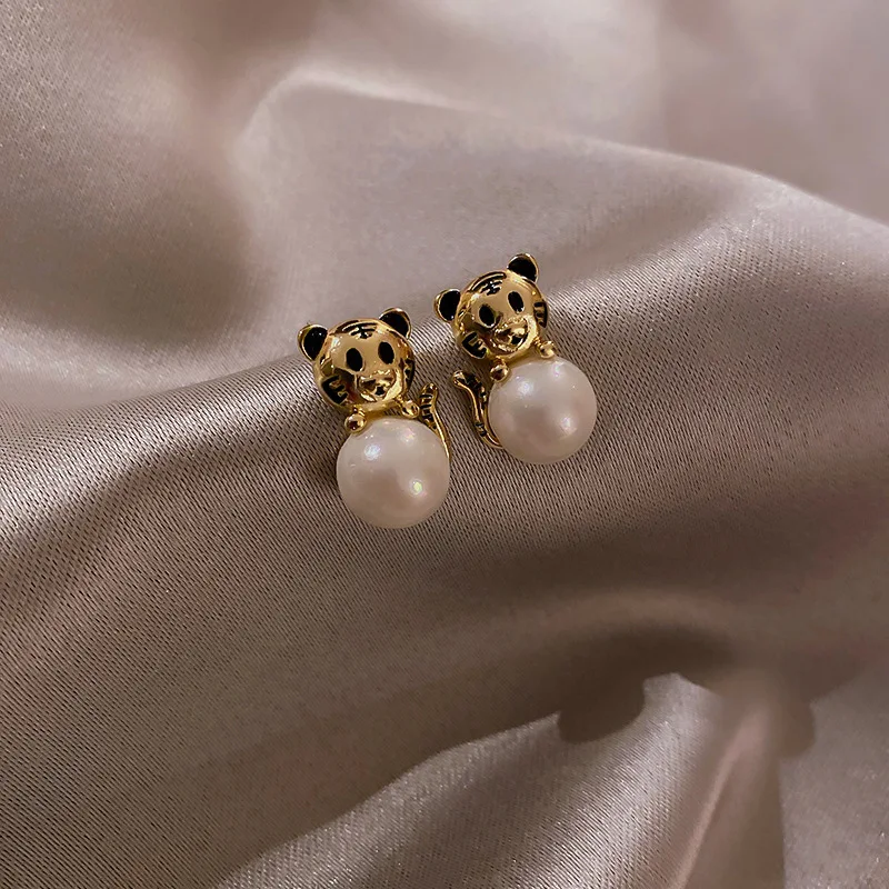 

LOVOACC Simple Simulated Pearl Pendant Earrings for Women Girls Gold Color Metal Cartoon Tiger Dangle Earrings Accessories
