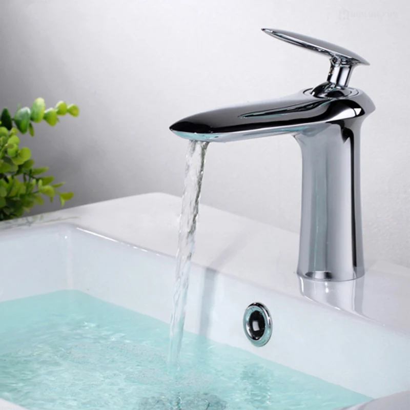 Смеситель для ванной комнаты кран раковины с креплением на раковину горячей и