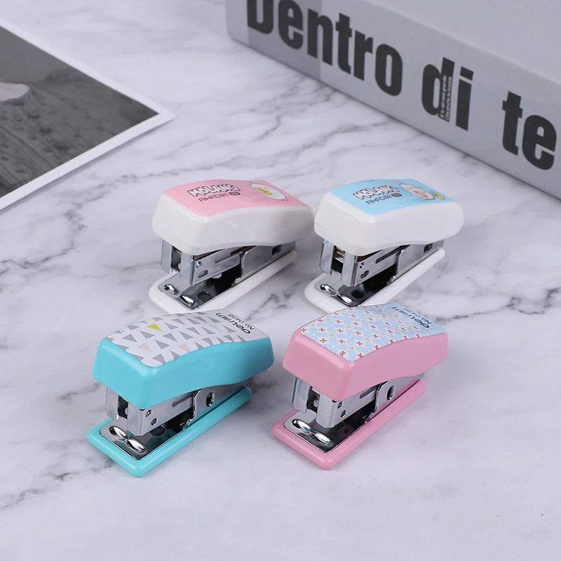 1 шт. набор мини-степлера с мультяшным рисунком |